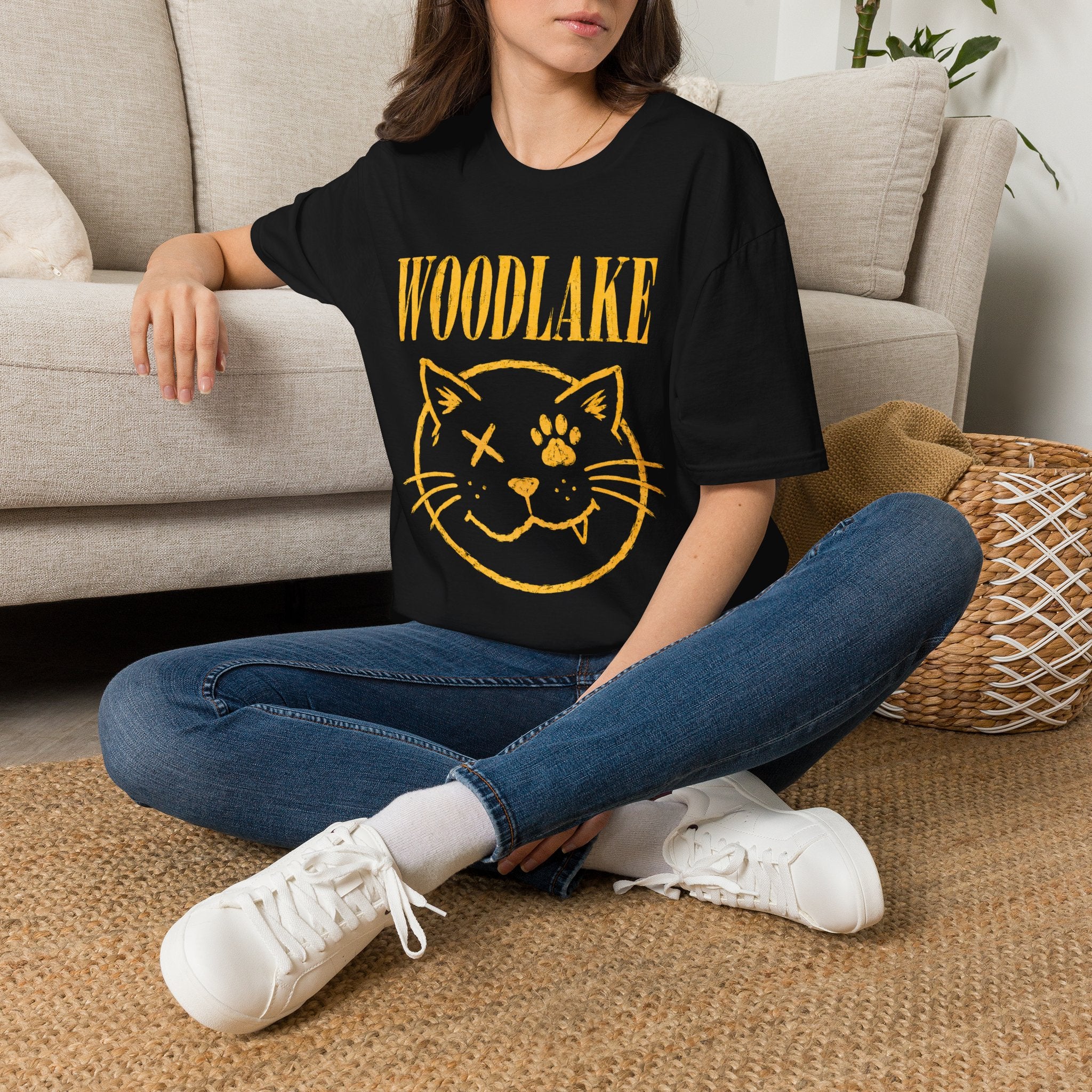 ADULT Woodlake Vintage Cat T‑Shirt — Retro School/Team Spirit Tee